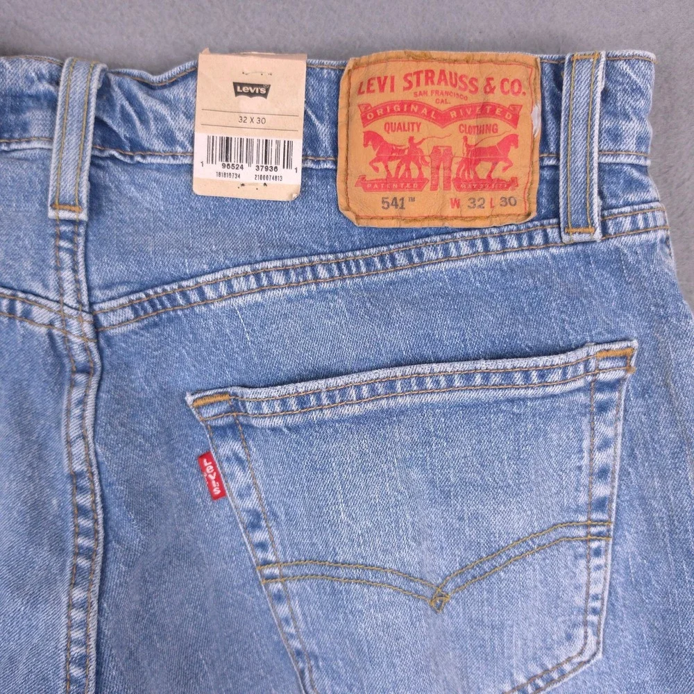 Levi's 541 Athletic Taper Jeans Light Wash Blue 32x30 Stretch Eco Ease Denim